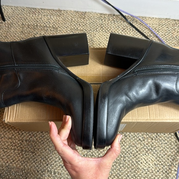 NWOT • Vince Camuto • Women's Gibi Knee High Chunk Heel Boot •🖤 Black 🖤• Size 9 - Picture 7 of 14